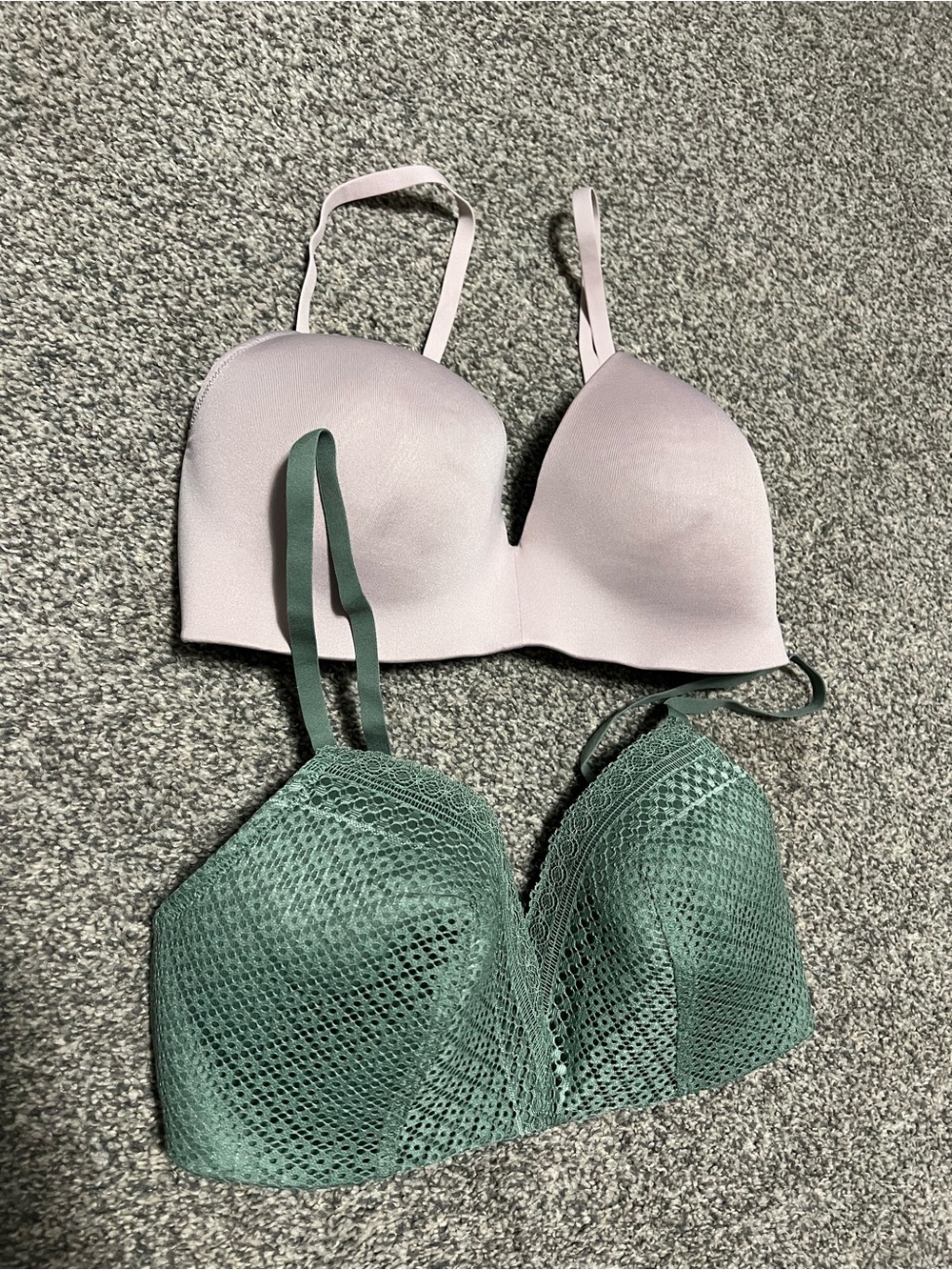 Woman’s Maidenform 36C Bra Set